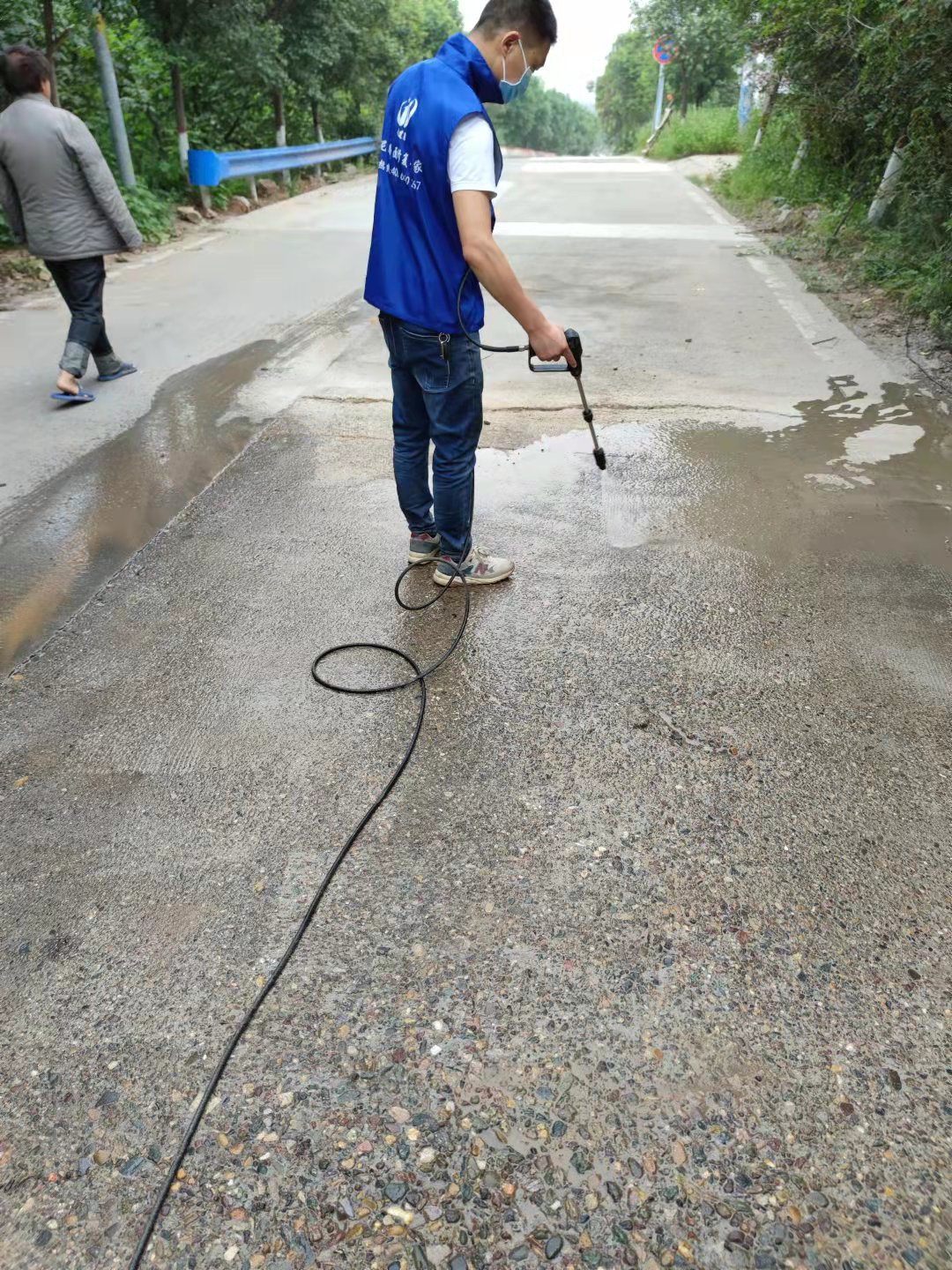 水泥路面修补料修补厚度是多少？